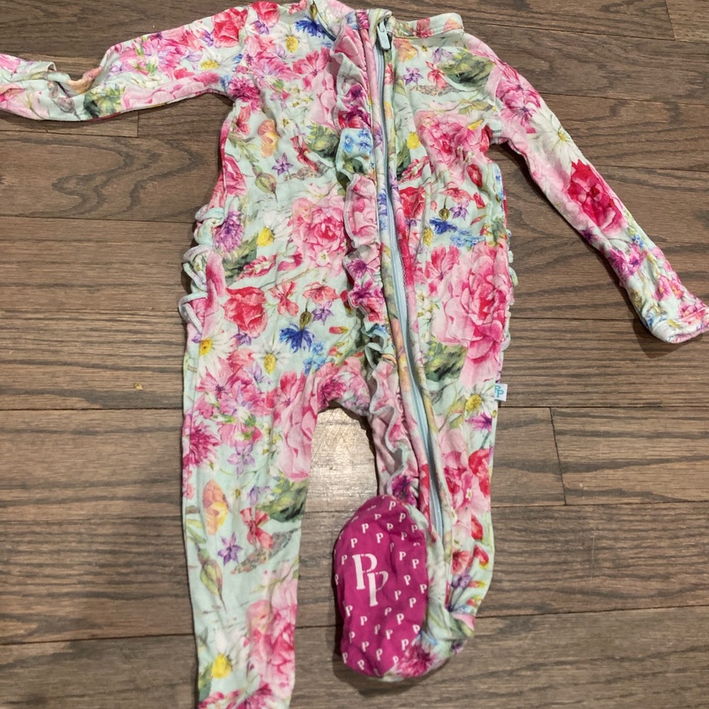 Posh peanut sleeper 0-3 months